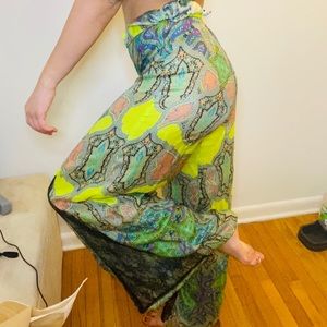 Beach or summer pants very floawy